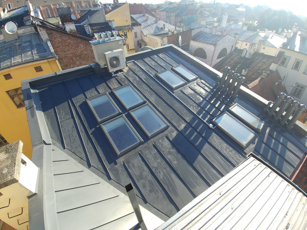 Montaż okien dachowych na krakowskim rynku
